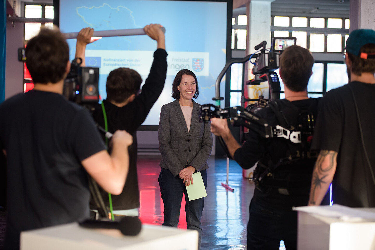 Moderatortin Blanka Weber mit dem Filmteam
