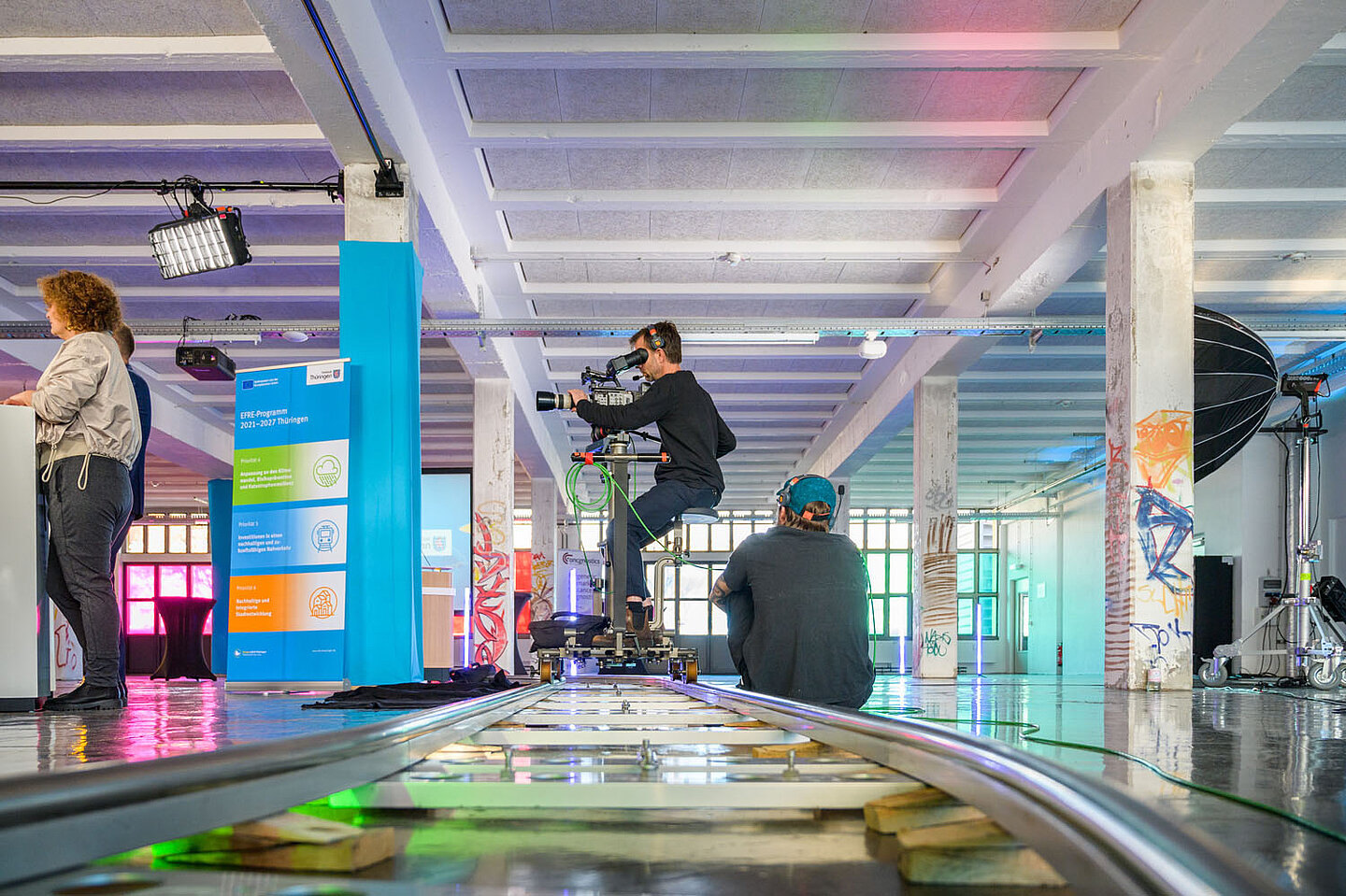 Kameraleute während der Live-Produktion der digitalen EFRE-Jahresveranstaltung 2022