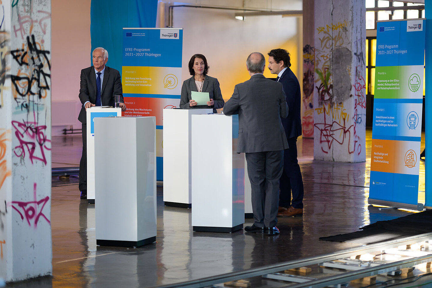 Posdiumsdiskussion zu dem Thema "Politischer Rahmen" während der EFRE-Jahresveranstaltung 2022